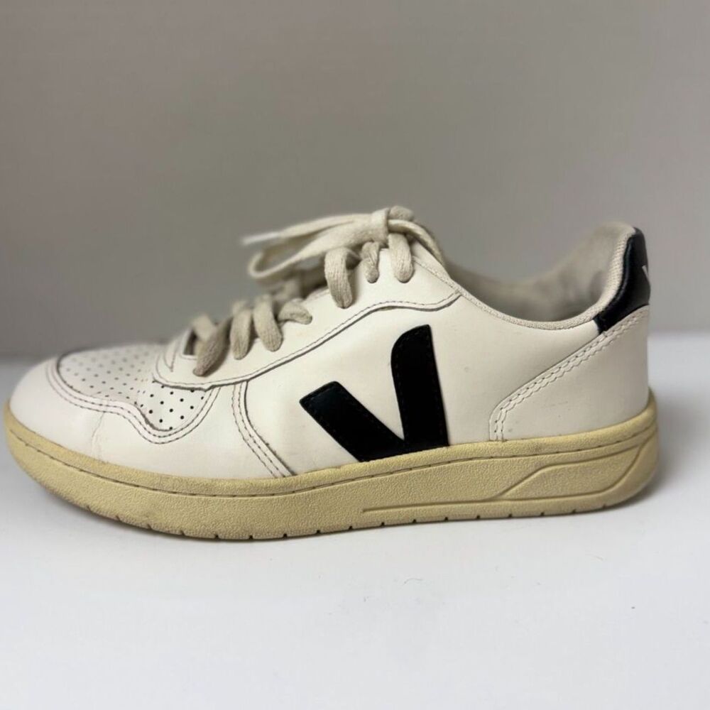 VEJA V-10 Sneakers Womens Size 5 EU 36 White Black Leather Low Top Lace Up - Picture 2 of 13